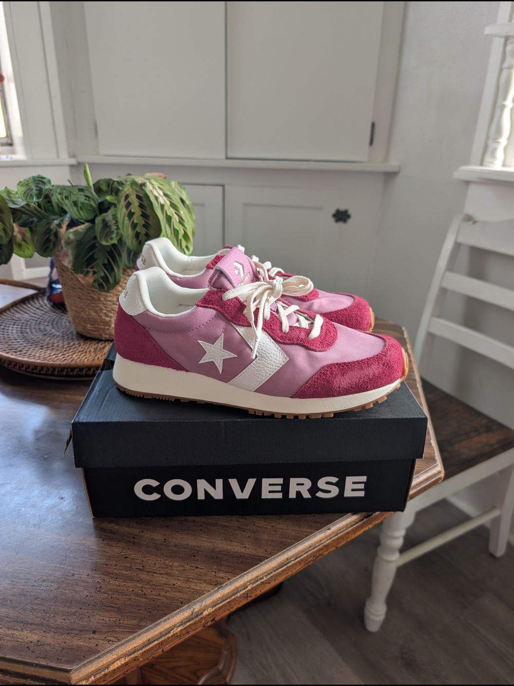 NWT Converse Two-Tone Pink Runner Sneakers